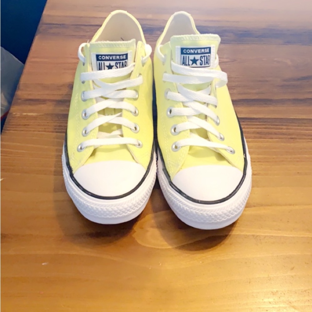 Yellow low top converse (never worn)